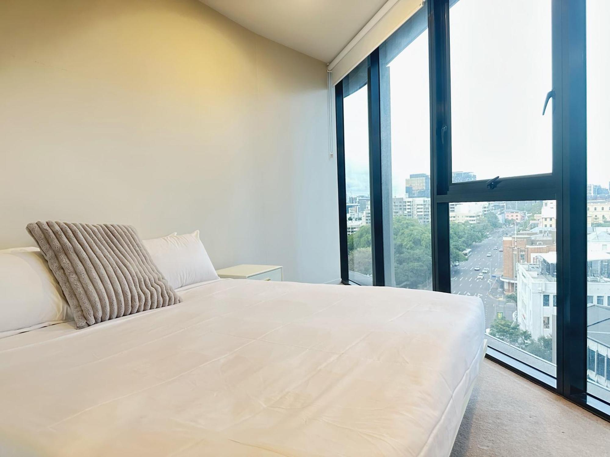 Riverside Story Retreat At Queen Street Apartment